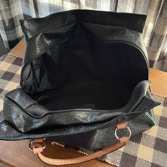 GUESS duffle/purse - Picture 4 of 11